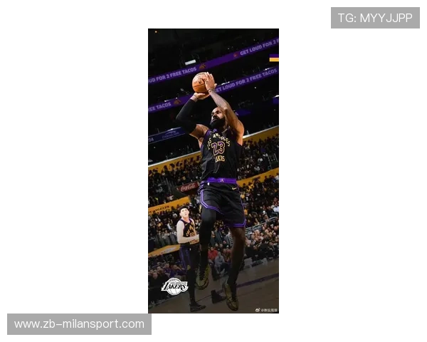 詹姆斯篮下背身转身命中，湖人将胜利收入囊中