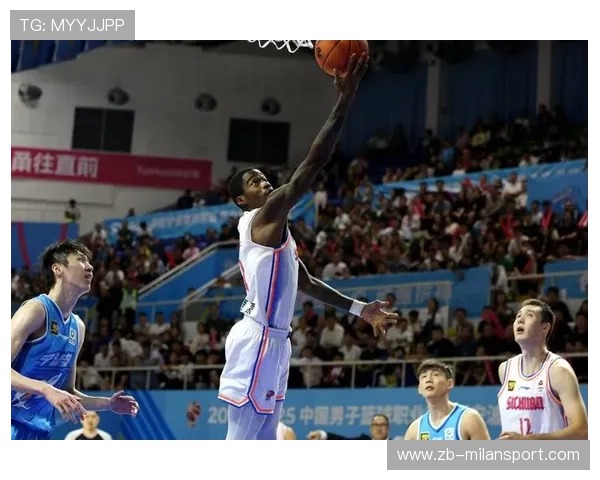 CBA四川队后场长传打成快攻扣篮，精彩瞬间再现篮球魅力！