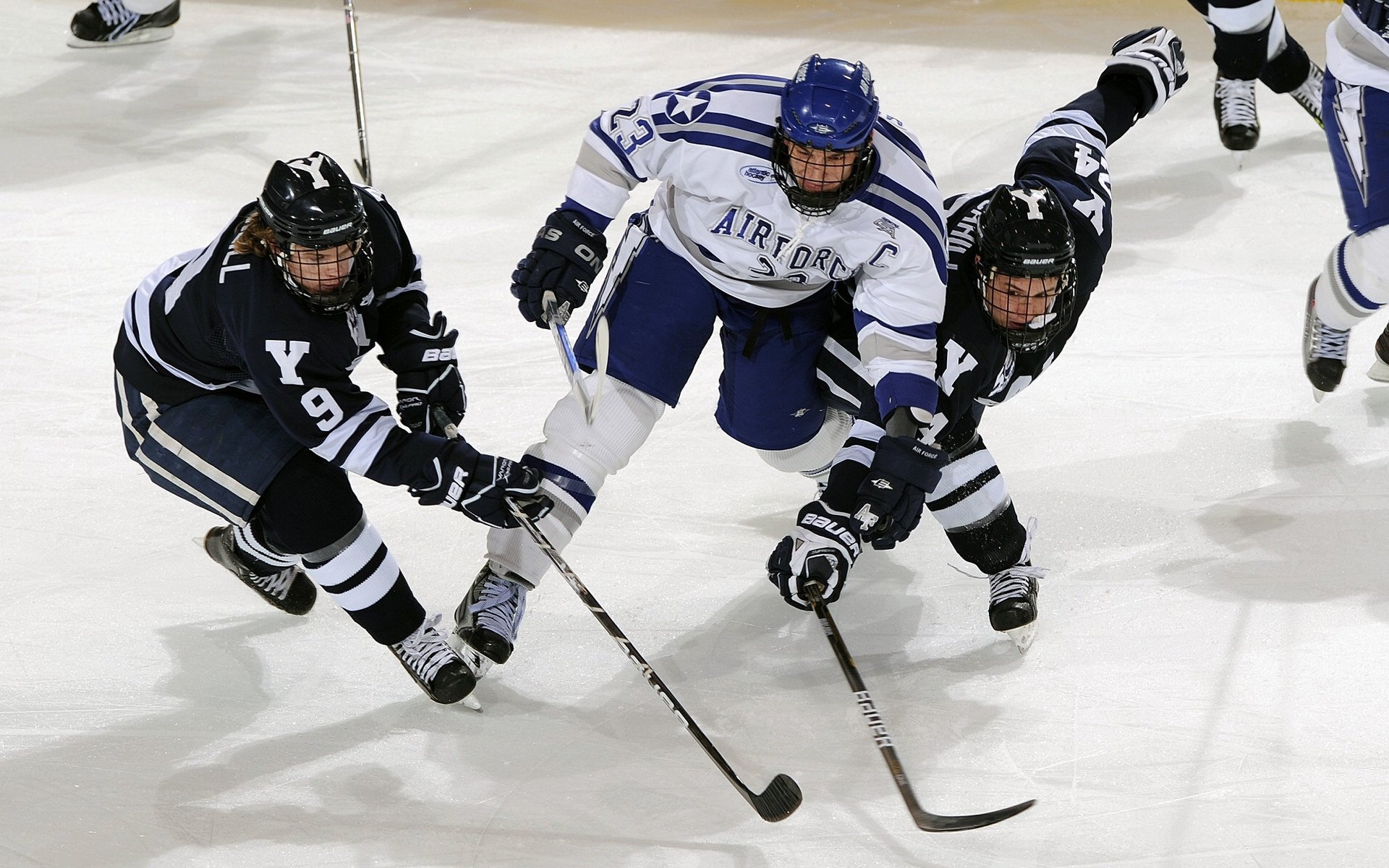 主力后卫频繁轮换是否影响整条防线默契，后卫改踢前锋的球星